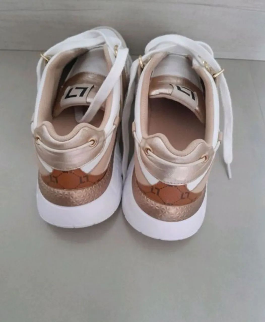 Tenis Luz da lua  - Foto 2