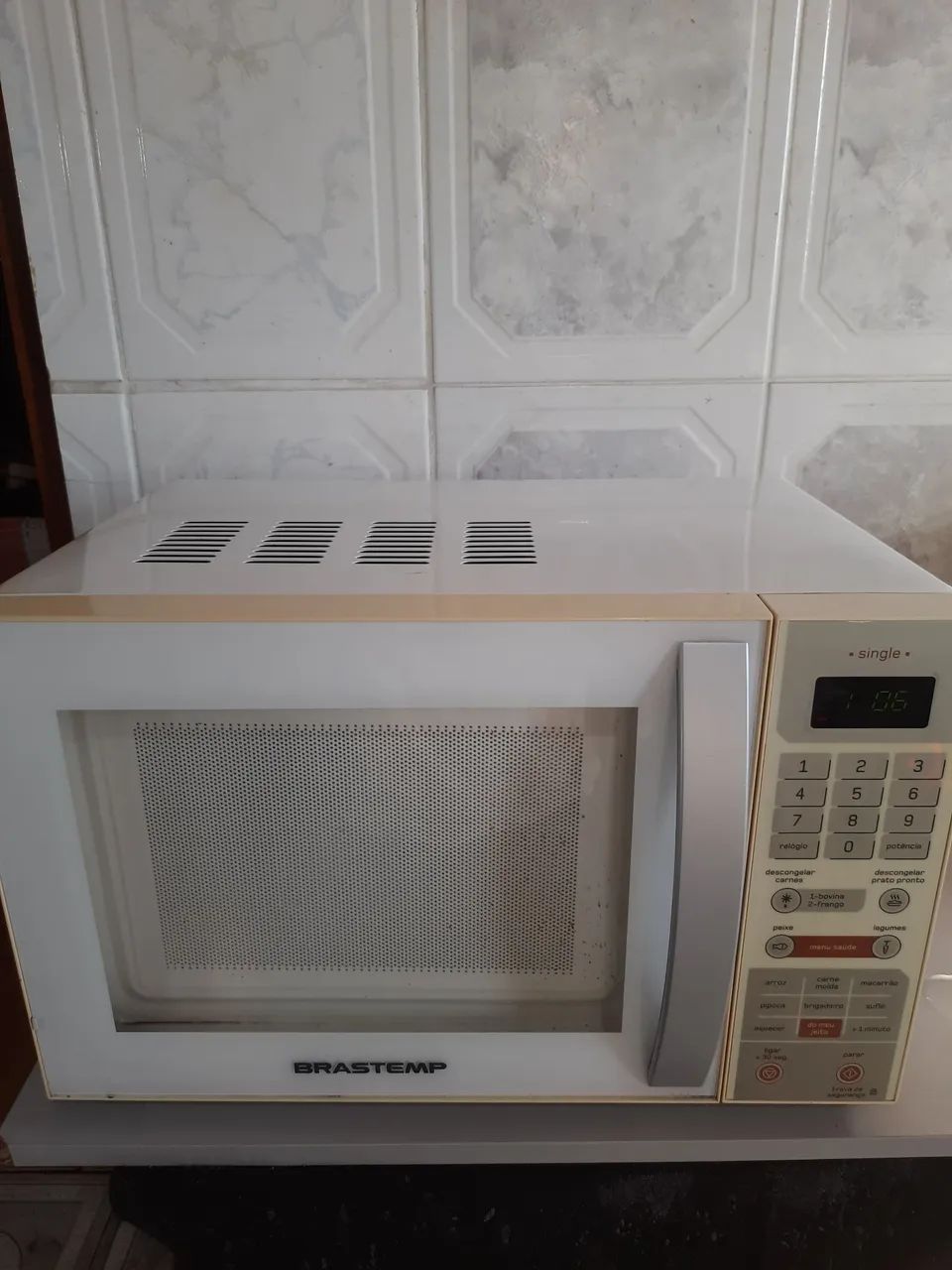 Micro-ondas BRASTEMP single, BMS25, 18L, 127V, funcionando perfeitamente 