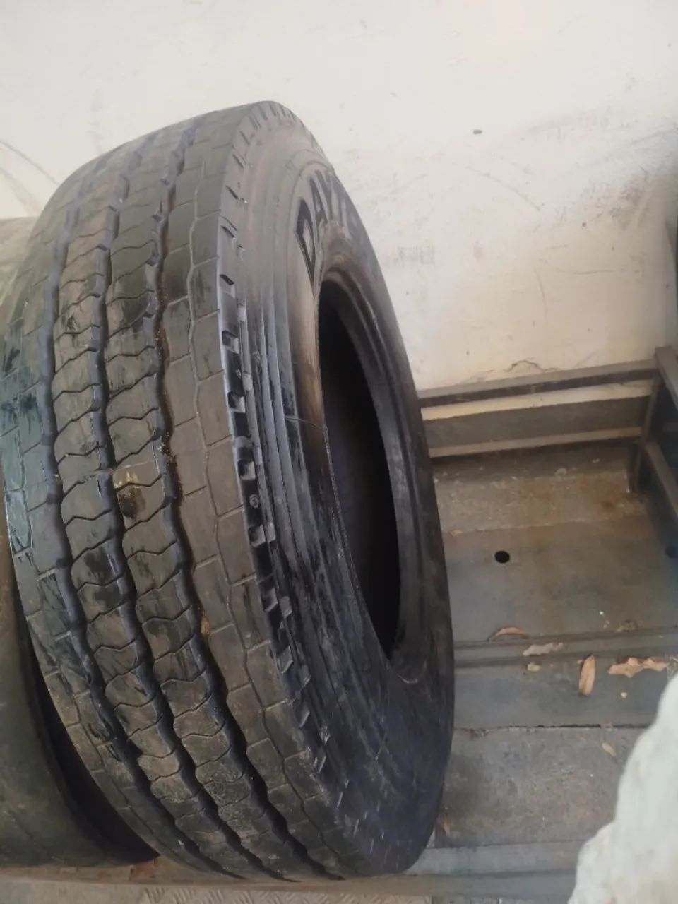 Pneus 900 e 1000 x 20 usado bom estado