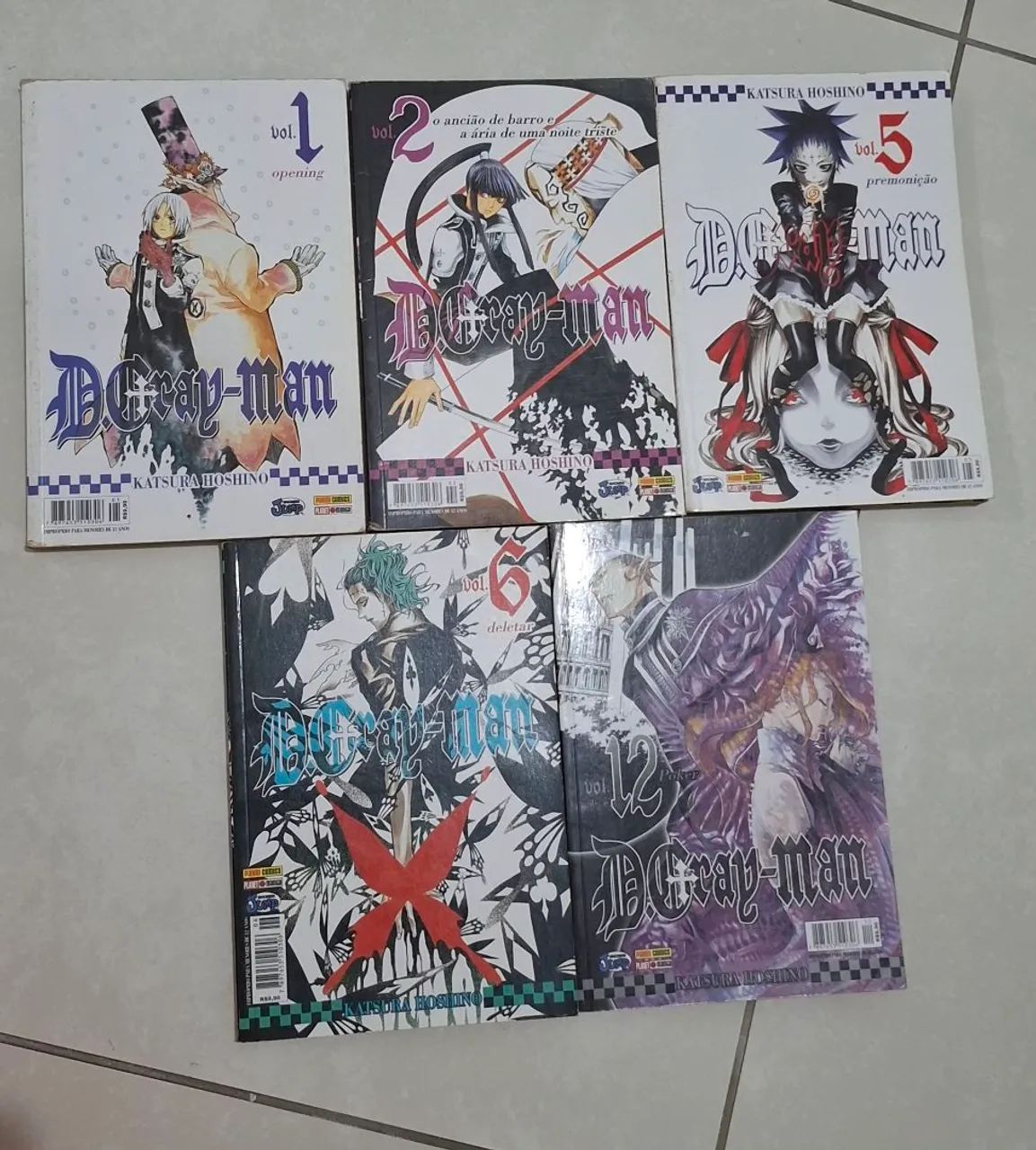 Lote com mangás de D.Gray-Man