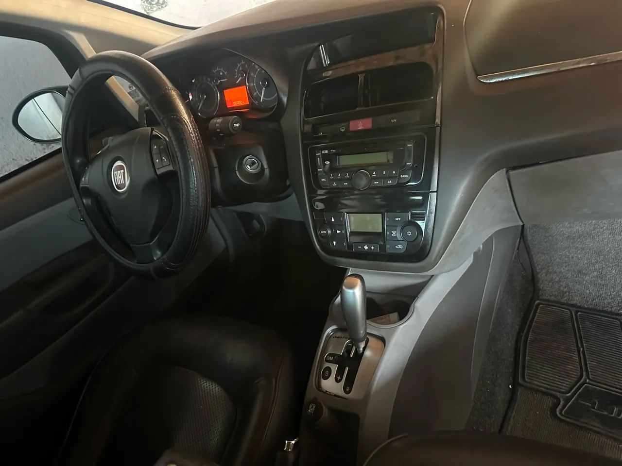 Fiat Linea Absolute 1.9/1.8 Flex Dualogic 4P 2011 - Foto 5