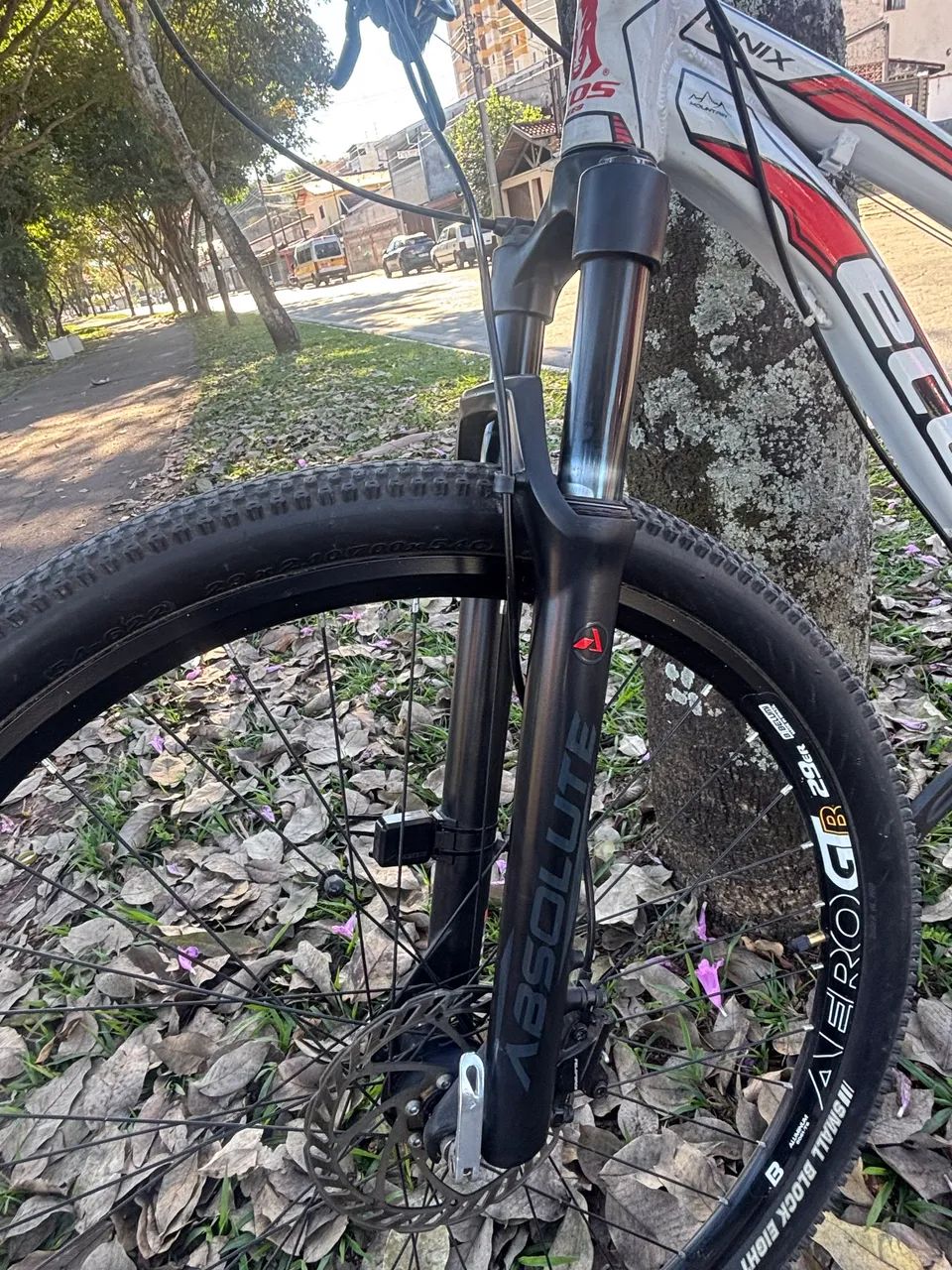 Bicicleta aro 29 preparada para trilha - Foto 3