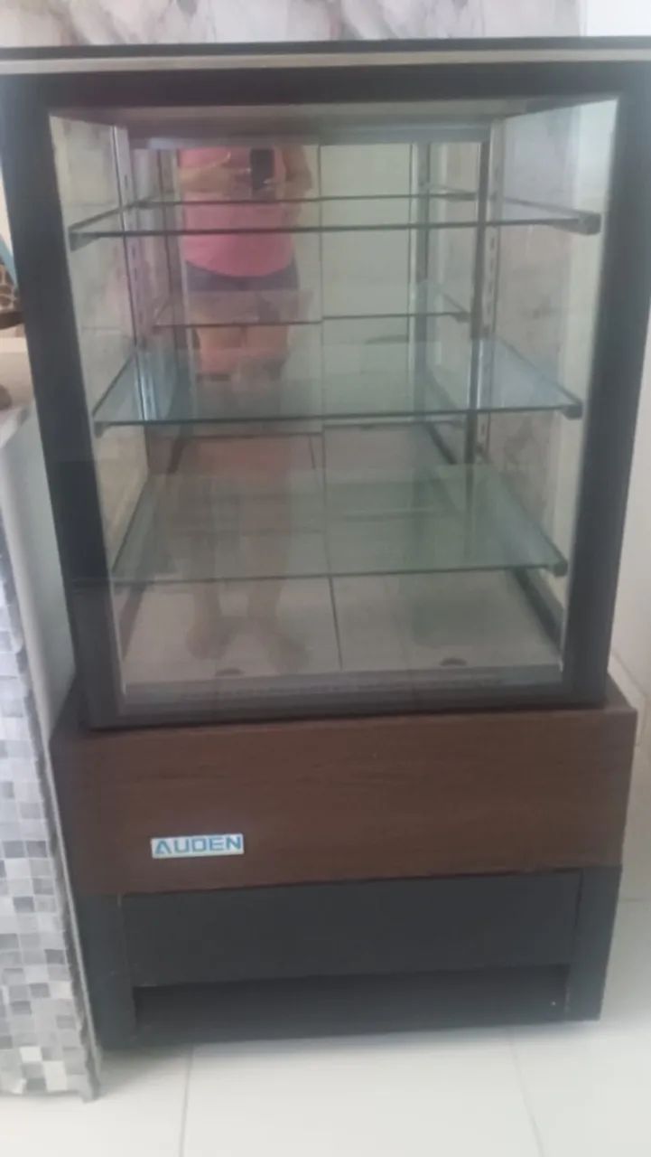 Vitrini slim com led e espelhada gelada 