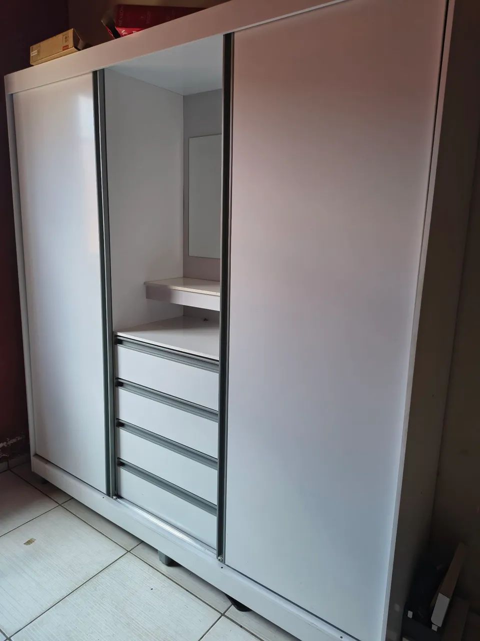 Guarda roupa capelinha com espelho