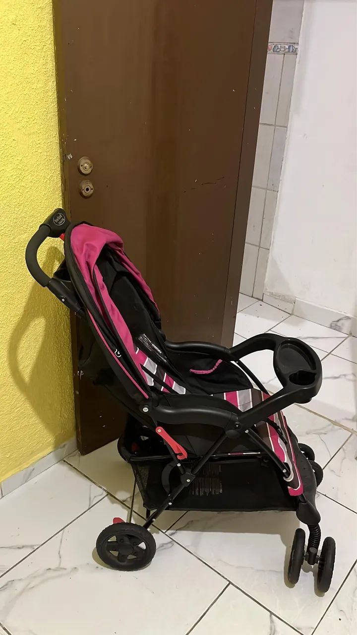 Carrinho de bebê Kolcraft leve e compacto (fecha com uma mão) - Foto 3