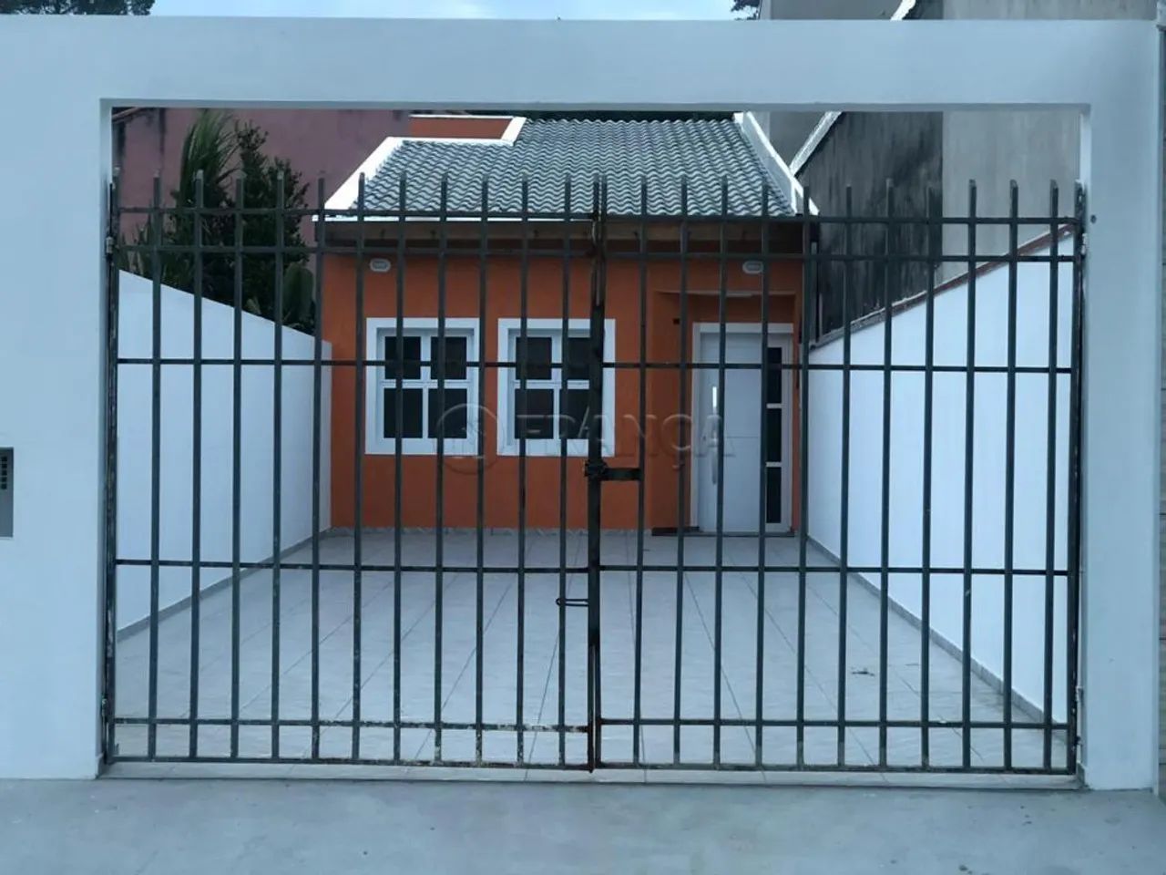 CASA 2 DORMITÓRIOS - CIDADE NOVA JACAREÍ