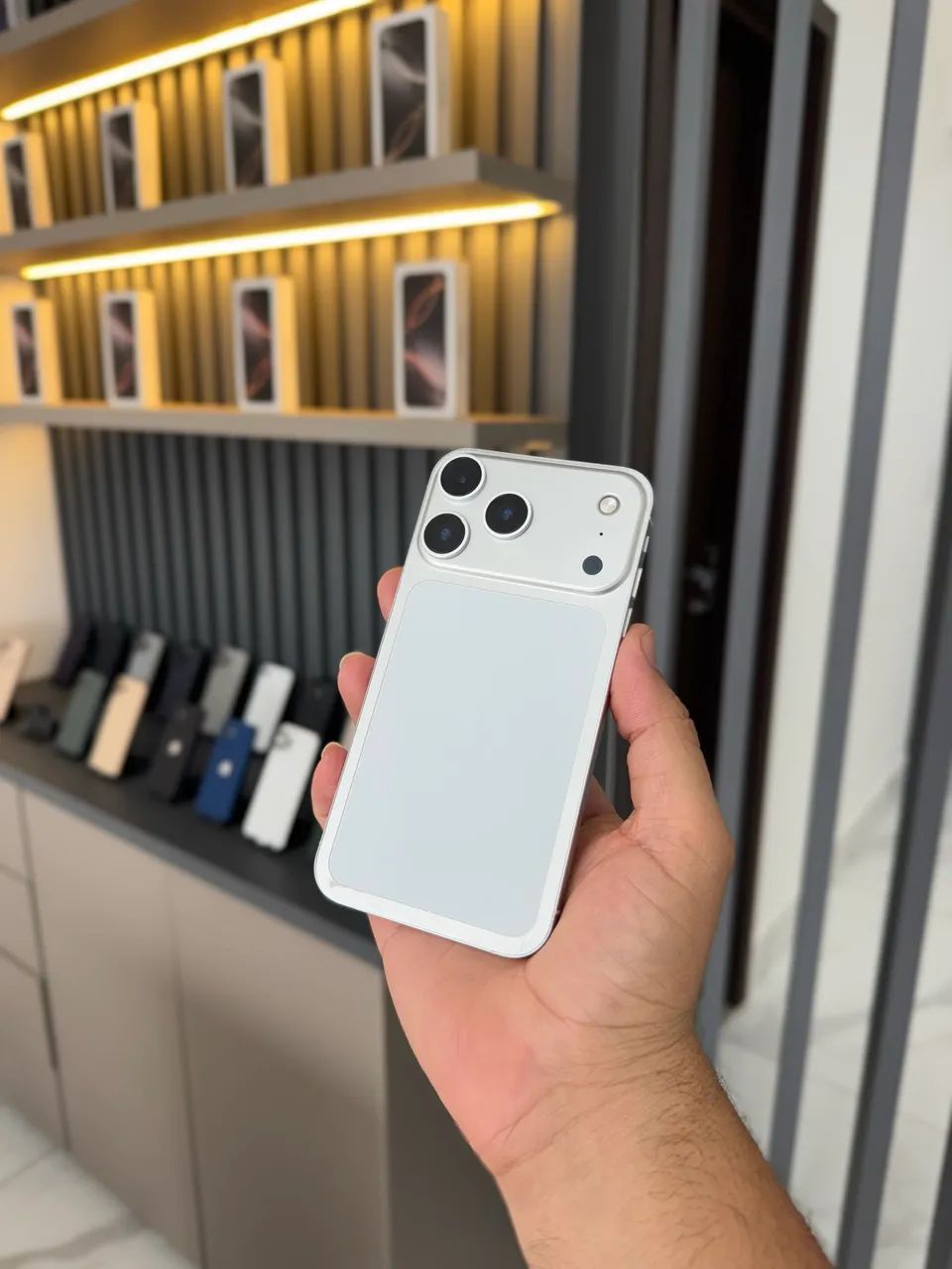 iPhone XR 256GB 17 Proカスタム SIMフリー iPhone XR transformado 17 Pro branco - Celulares e Smartphones