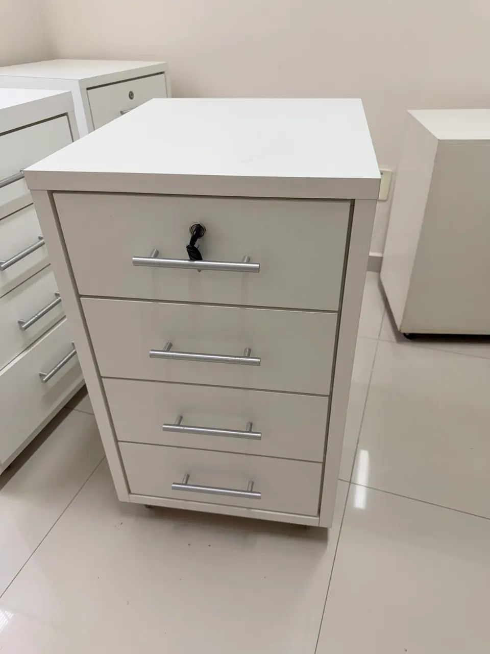 Armário gaveteiro com 4 gavetas  - Foto 4