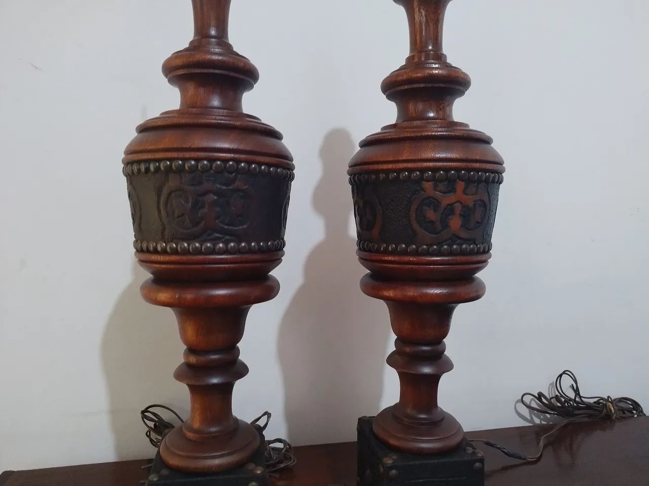 Abajur (base) em madeira e couro  - Foto 3