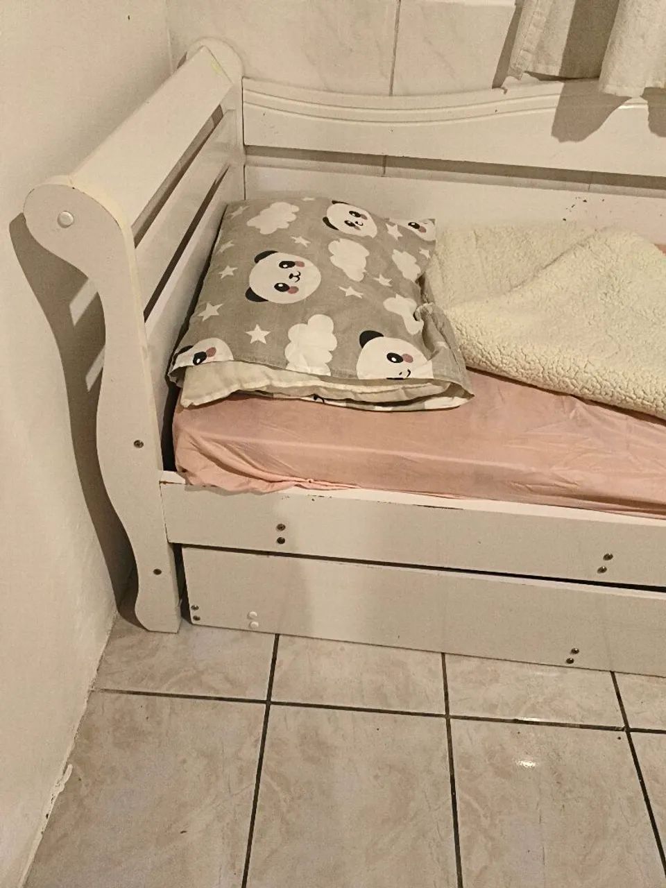 Cama DE SOLTEIRO+ auxiliar + os dois  colchões  - Foto 3
