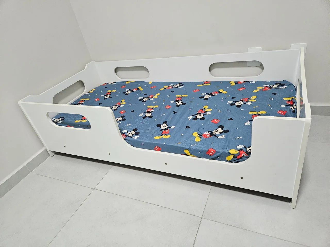 Cama montessoriana 