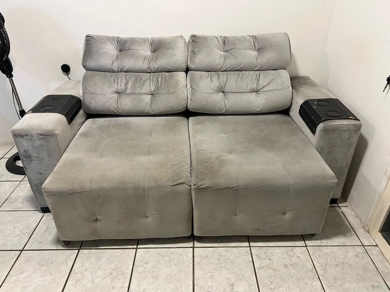 Sofá 2 lugares com porta copos 2M - Foto 2
