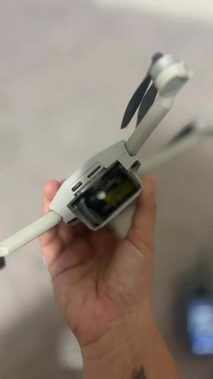 DJI Mini 4 Pro com controle RC 2, 2 baterias, hub e bolsa - Foto 2