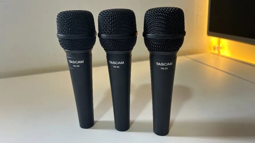 Kit 3 Microfones TASCAM TM-82 + 3 Cabos de 10m - Podcast