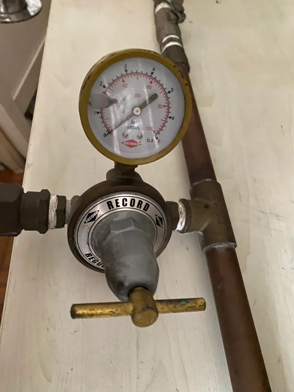 Regulador de pressão de gás com manômetro acoplado