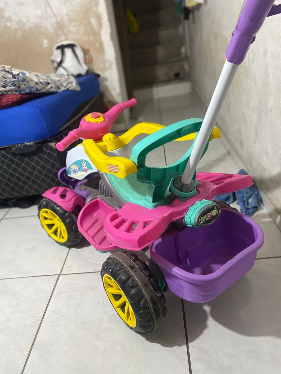 Carrinho de passei pra menina semi novo  - Foto 3