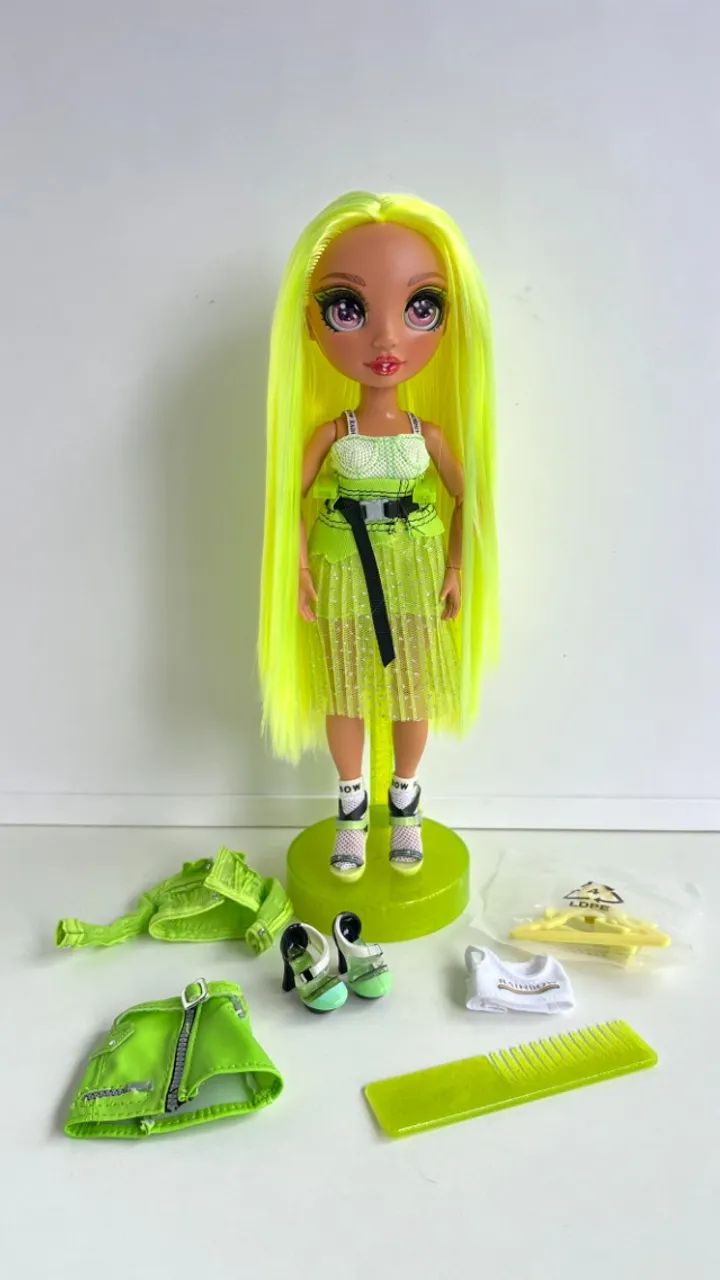 Boneca Rainbow High Karma Nichols