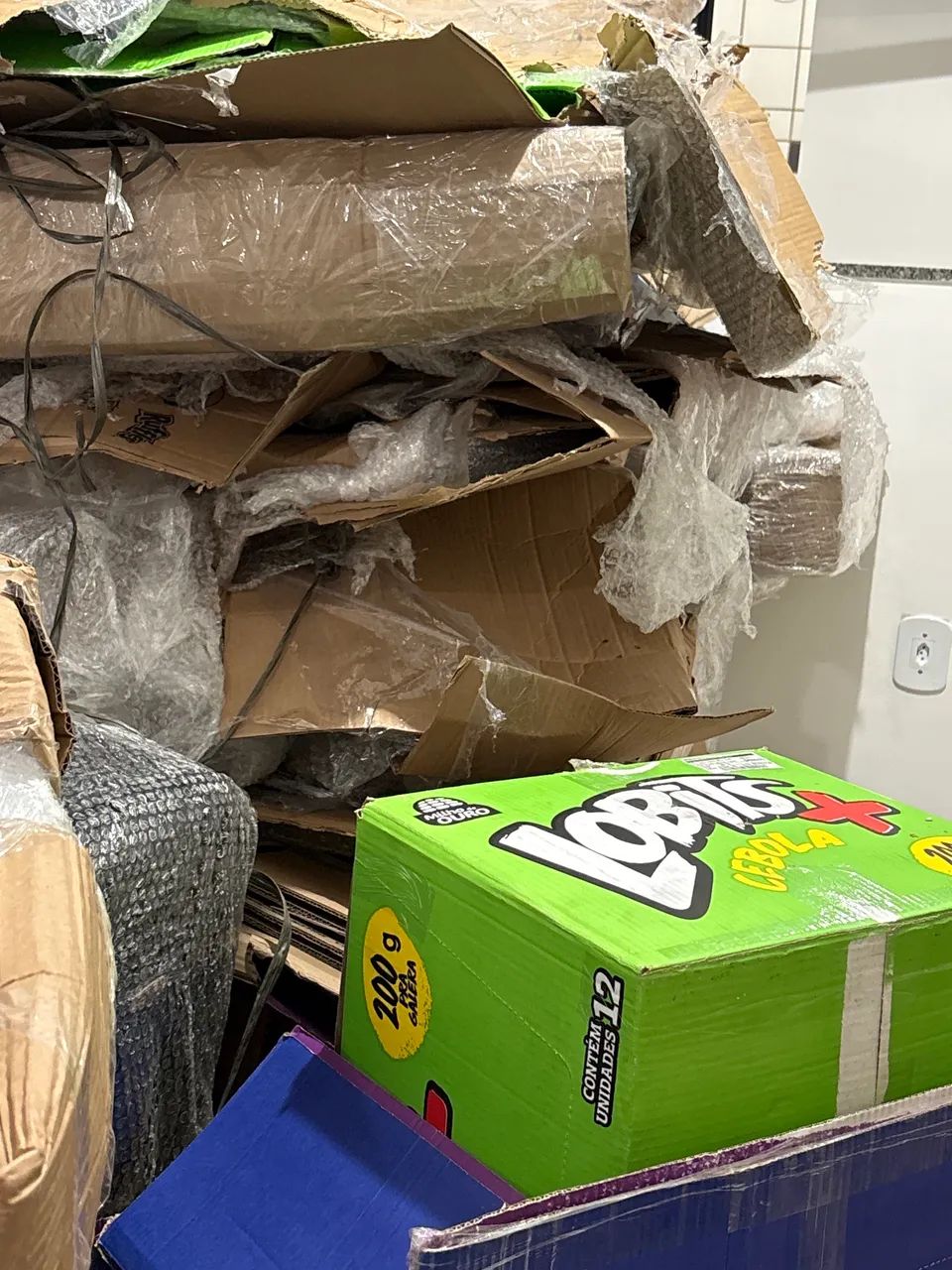 Doação de papelão e plástico bolha