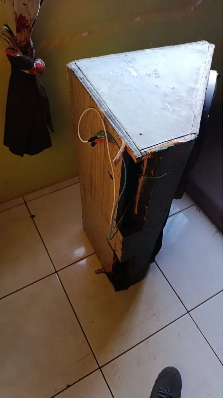 Vendo caixa com dois sub de seco de 1500 rms  - Foto 2