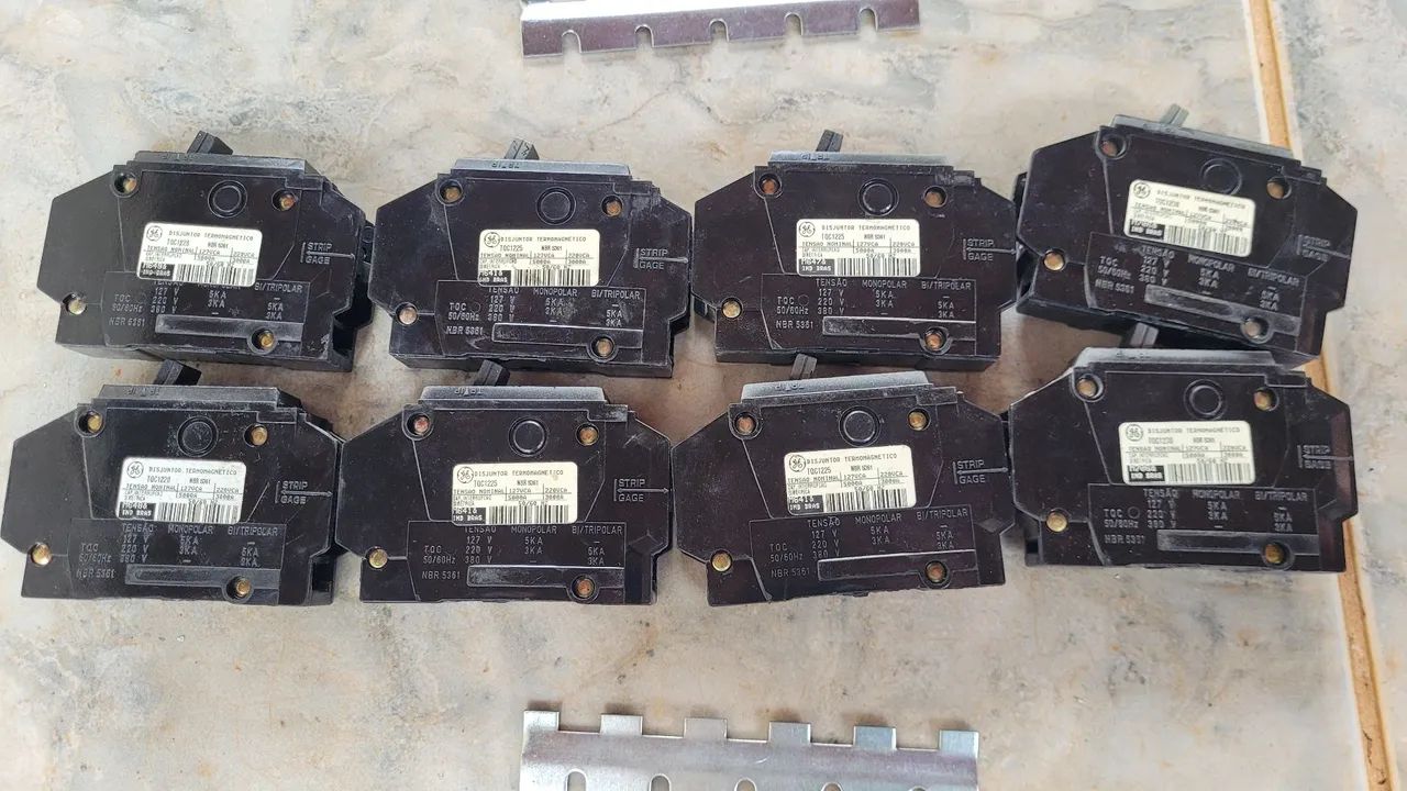 8 disjuntores NEMA (20A, 25A e 30A) - Foto 2