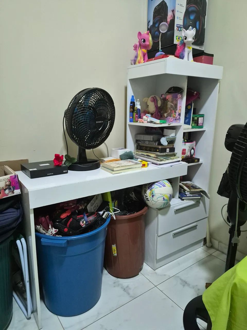 Vendo escrivaninha 