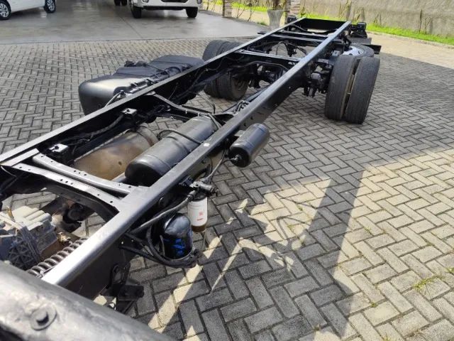 Ford Cargo 815 E Ano 2011 - Único dono - Foto 4