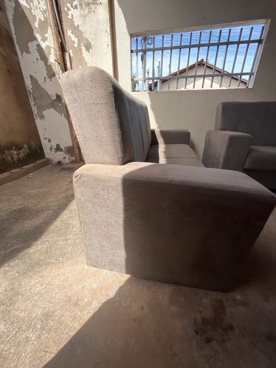 Vendo sofá duas peça (somente sem pe do sofá somente dois pé quebrado) - Foto 4