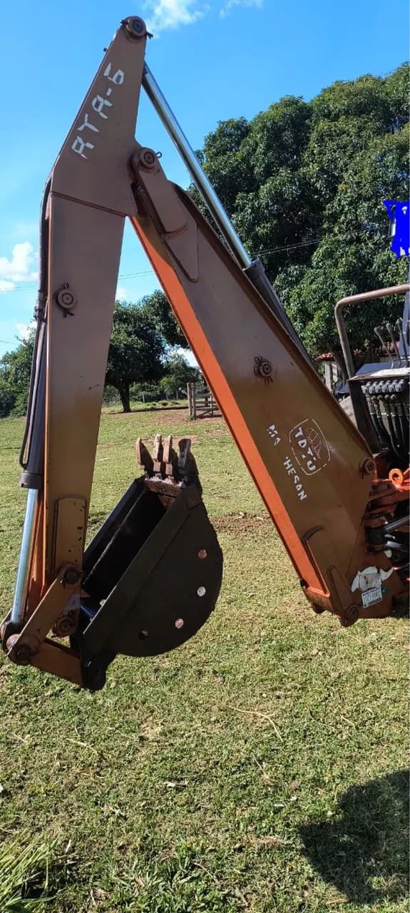 Retroescavadeira Tatu Marchesan R-5 - Excelente Estado - Pronta para Trabalhar - Foto 4