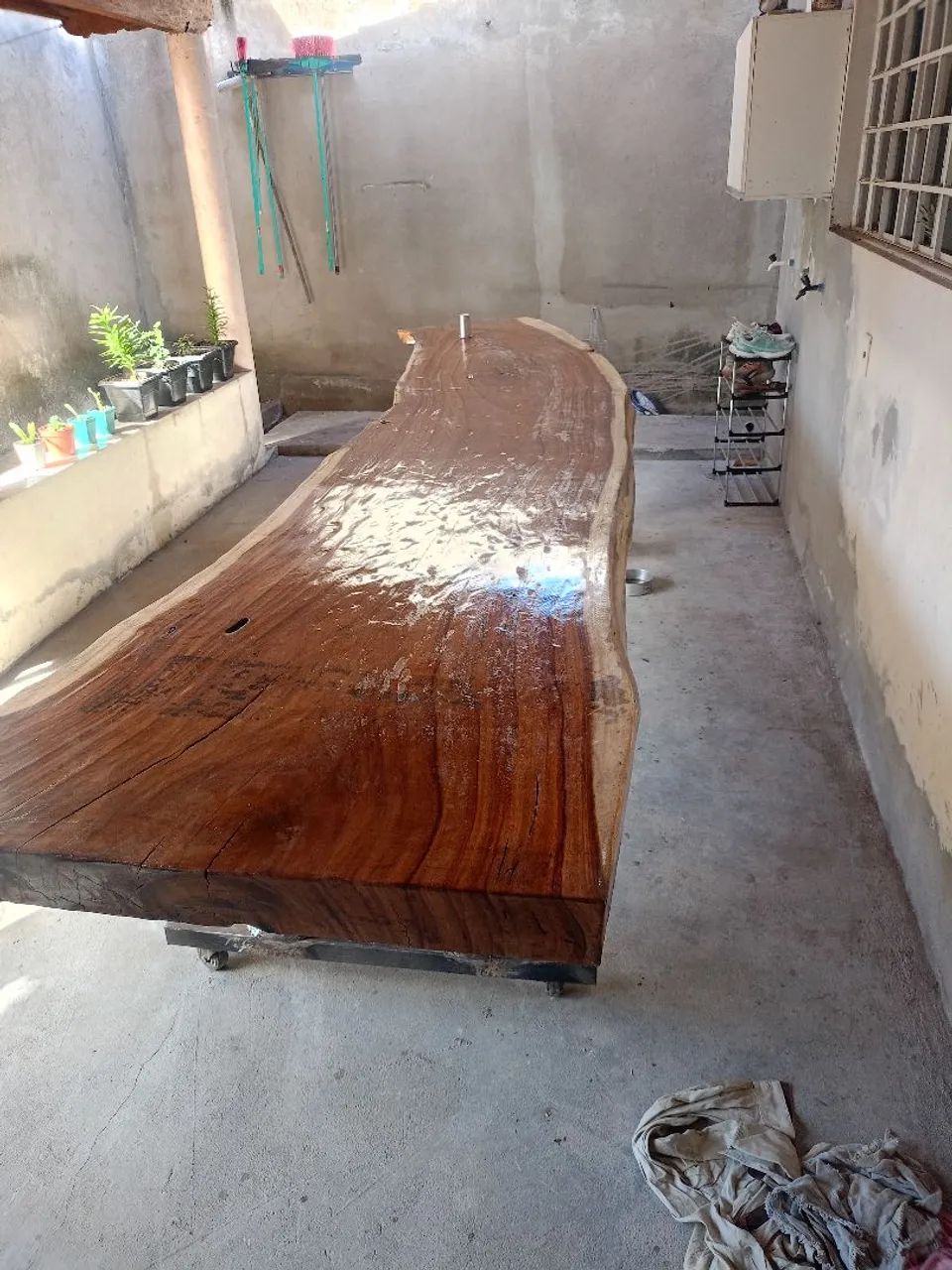 Mesa de madeira rústica 