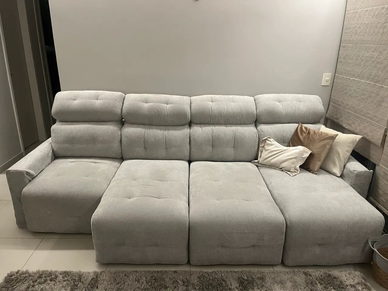 Sofá Retrátil e Reclinável Bege 4 Lugares 2,8m RECEM REFORMADO - Foto 3