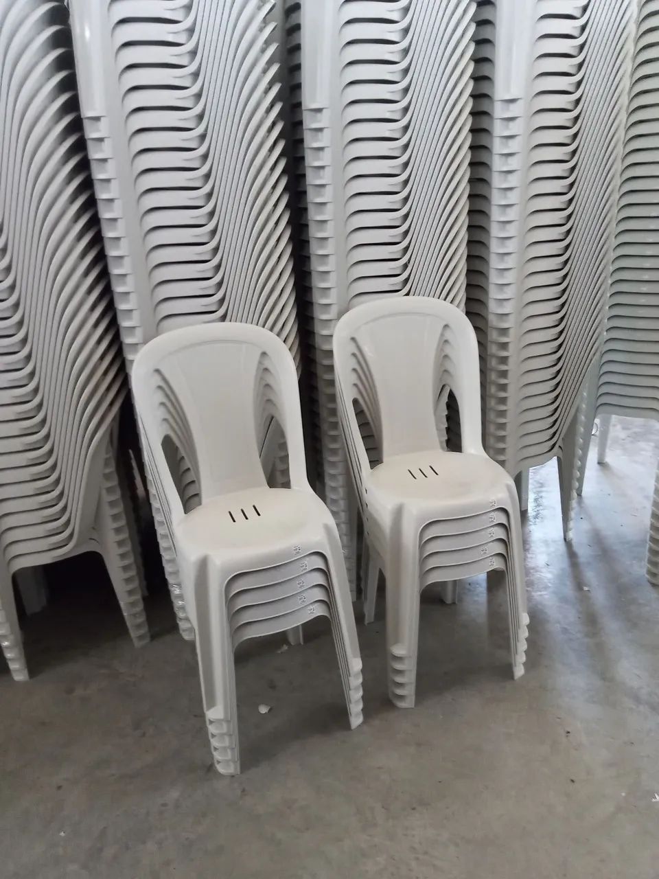 CADEIRAS E MESAS PLÁSTICAS LINHA PREMIUM
