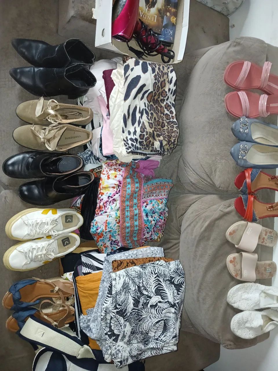 Roupas e sapatos em ótimo estado. - Foto 2