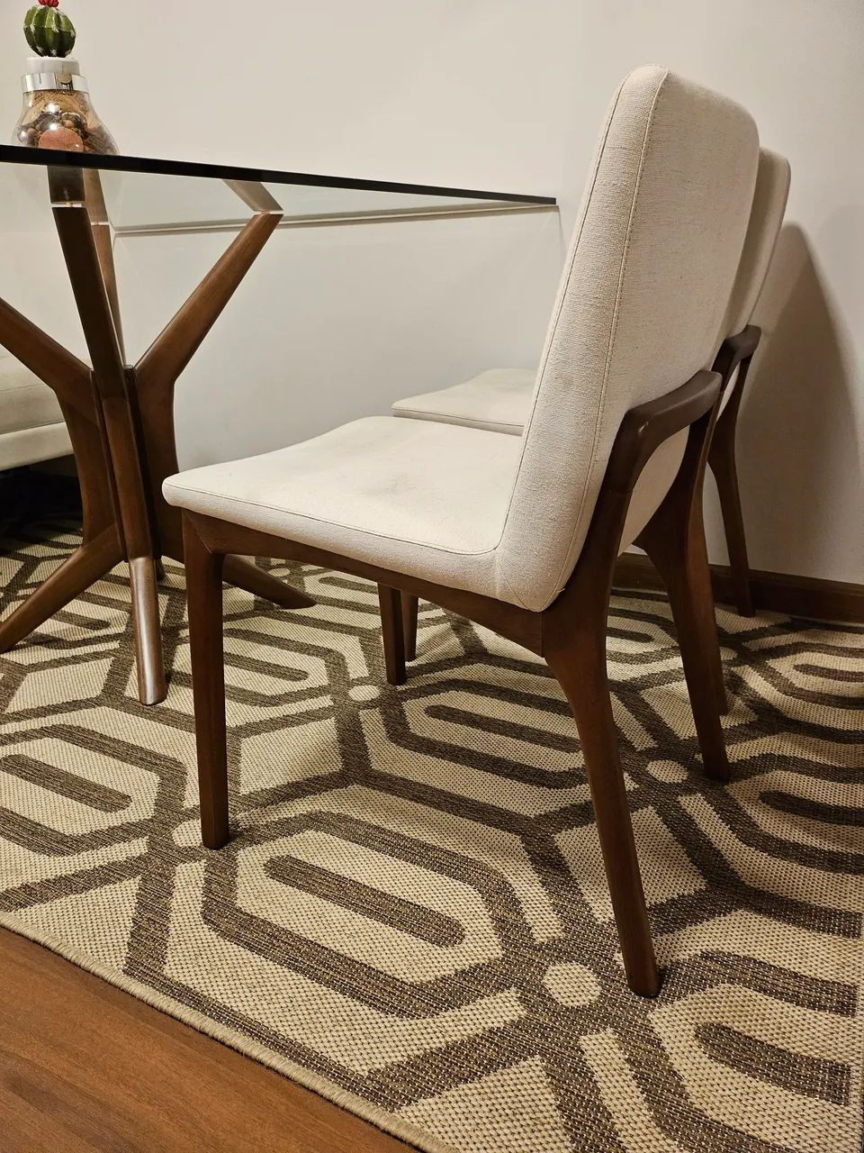 Sala de jantar premium, mesa, cadeiras, banco e tapete - Foto 5
