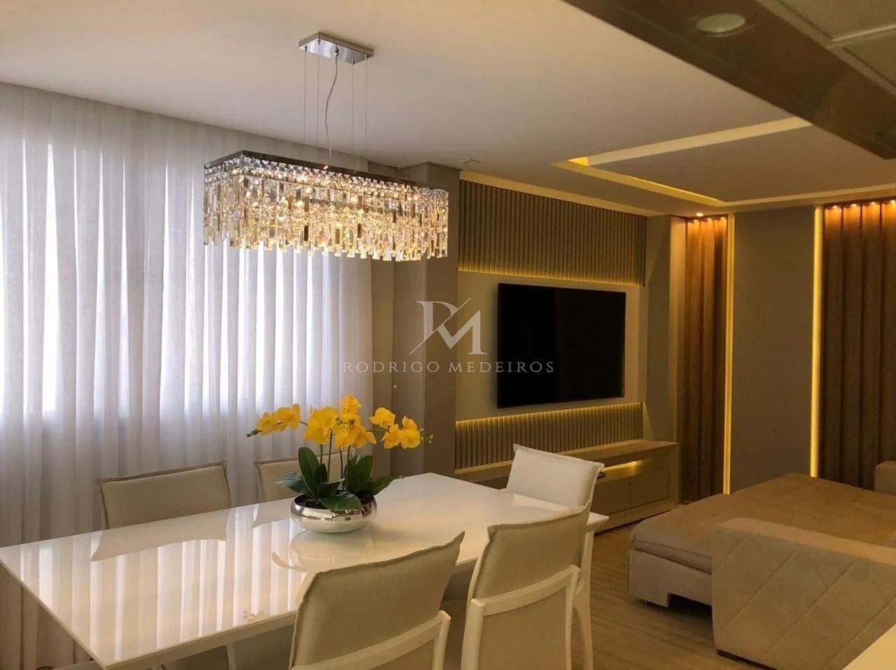 Apartamento mobiliado com 3 quartos e vista mar no Estreito
