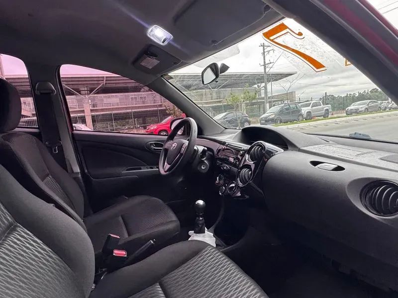 Toyota Etios 1.3 Flex 16V 5p Mec., foto 6 de 11