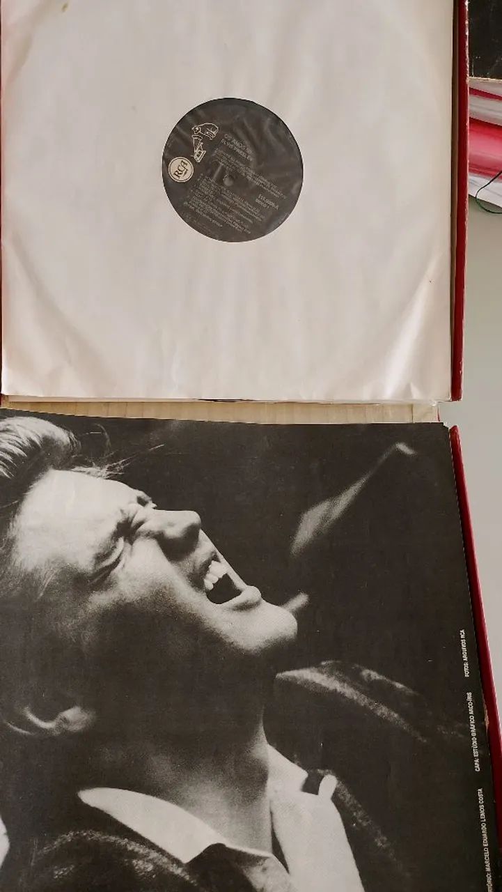 Caixa com 5 discos Elvis Presley  - Foto 5