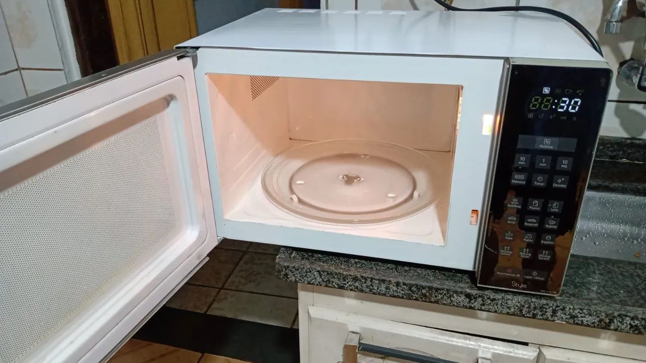 Microondas Panasonic 30 litros - Foto 2