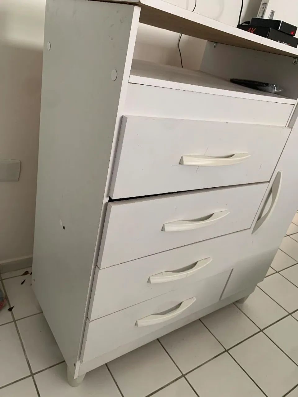 Cômoda Branca com 4 Gavetas e 1 Porta - Foto 3