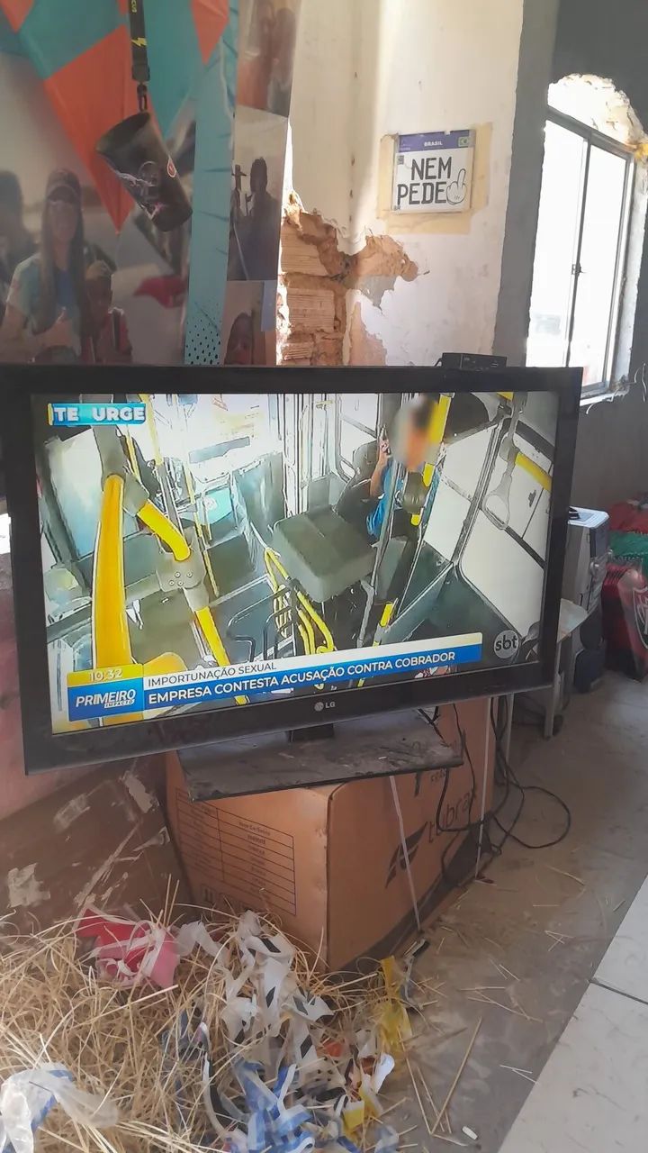 TV LG 42LK450 42 Polegadas LED (2011) - Funcionando, c/ Controle + Conversor e Antena