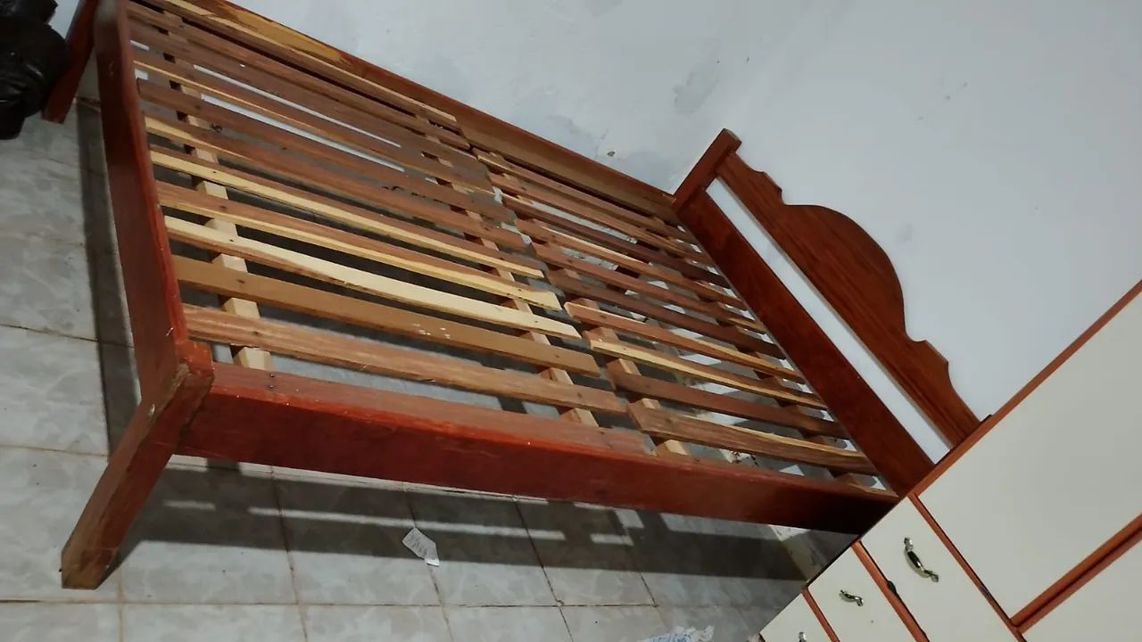 Cama de madeira bálsamo de casal com colchão de espuma 
