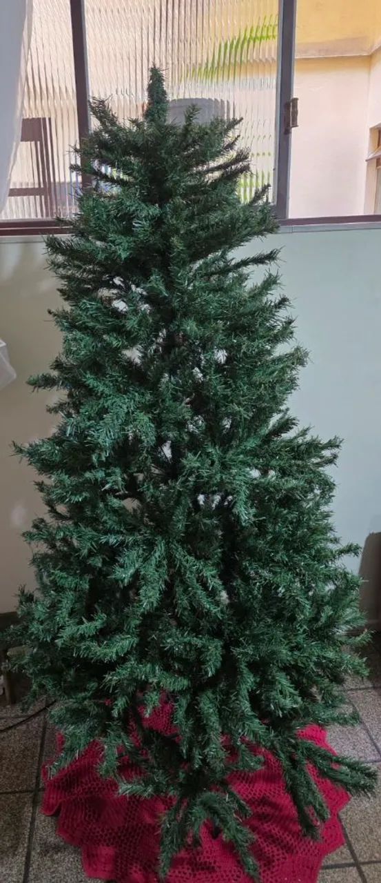 Árvore de Natal Artificial 2,10m - Bem Conservada - Foto 2