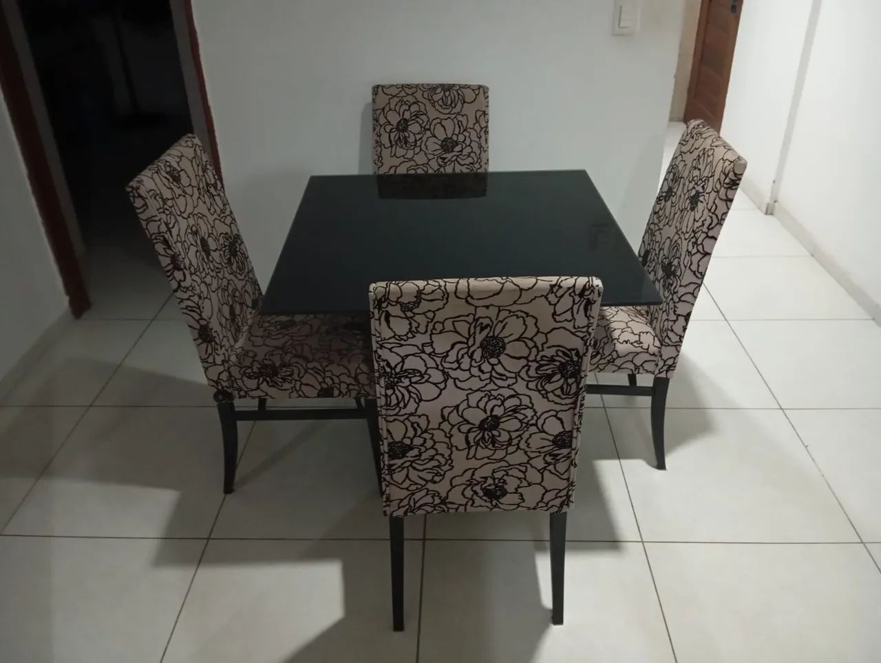 Mesa com 4 cadeiras  - Foto 3
