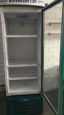 Expositor Refrigerado Vertical Metalfrio, 558 Litros, Frost Free, Porta de Vidro - 220V