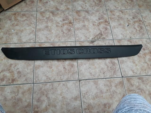 Acabamento da tampa traseira etios cross