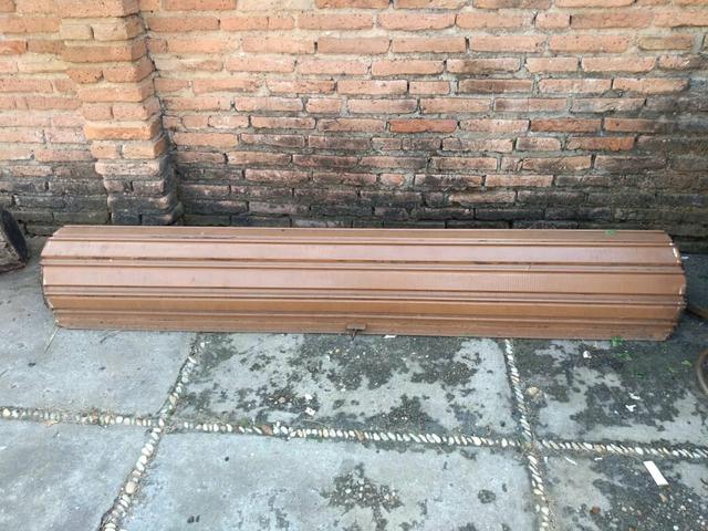Porta comercial (altura 2,5 x 2,1 largura)