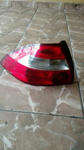 Lanterna traseira esquerda Chevrolet Prisma 