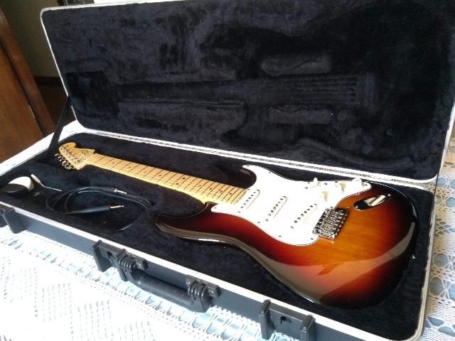 Guitarra Fender American Standard Stratocaster Sunburst