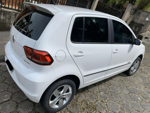 Vendo Volkswagen Fox Highline i motion 1.6 120cv automatizado - Foto 2