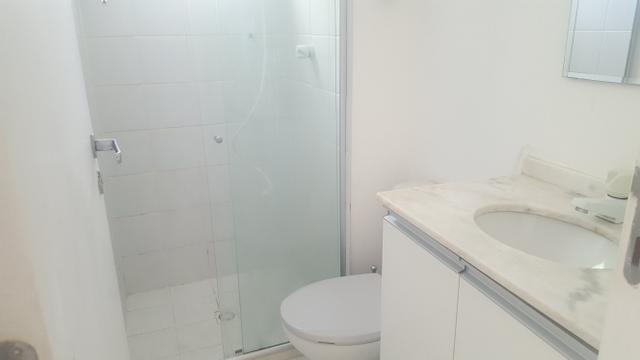 Apartamento semi mobiliado 2/4 com suite em Buraquinho próximo a estrada do coco - Foto 2