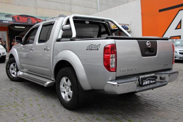 NISSAN FRONTIER SEL CD 4X4 2.5 TB DD AUT - Foto 4
